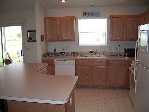 Beautiful spacious kitchen