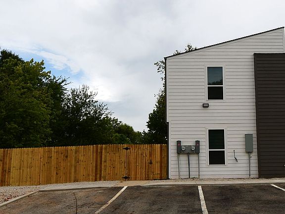 3rd image of 1158 E Earle St