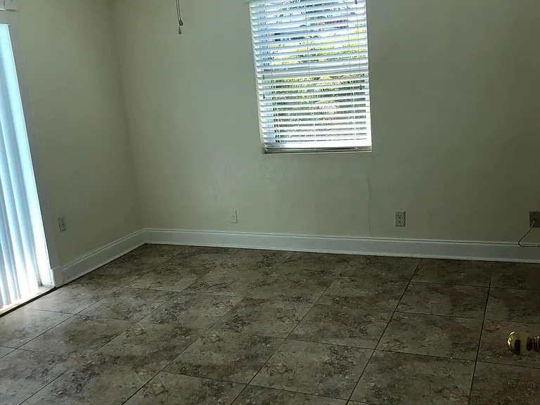 3160 NW 6th Ave — Photo 11