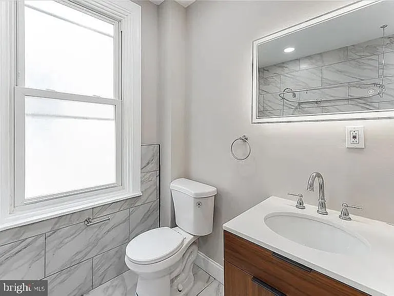 100 W Sharpnack St — Photo 11