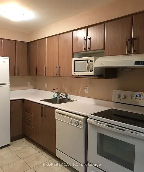 2194 Wildwood Cres E #LOWER — Photo 7