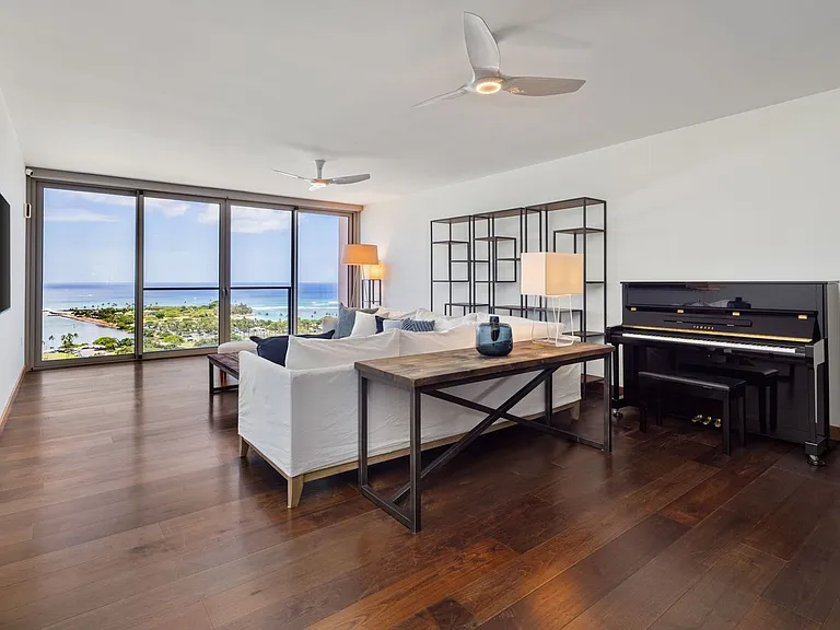 1555 Kapiolani Blvd #2000 — Photo 1