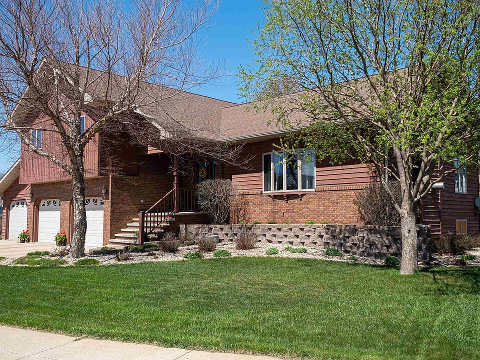 1038 NE 8th St, Madison, SD 57042 Zillow