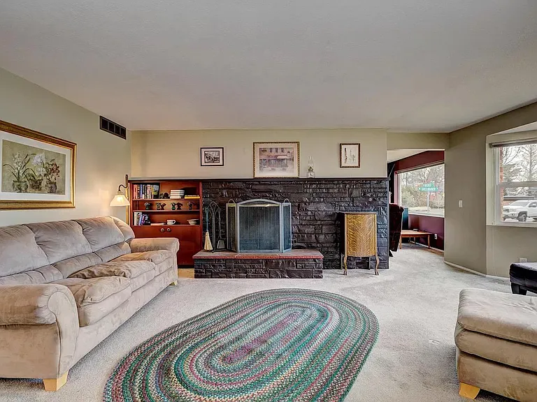 3411 W Hillcrest Dr — Photo 4