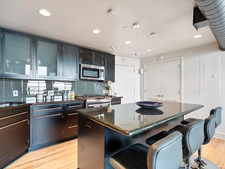 915 Franklin St #9G — Photo 3