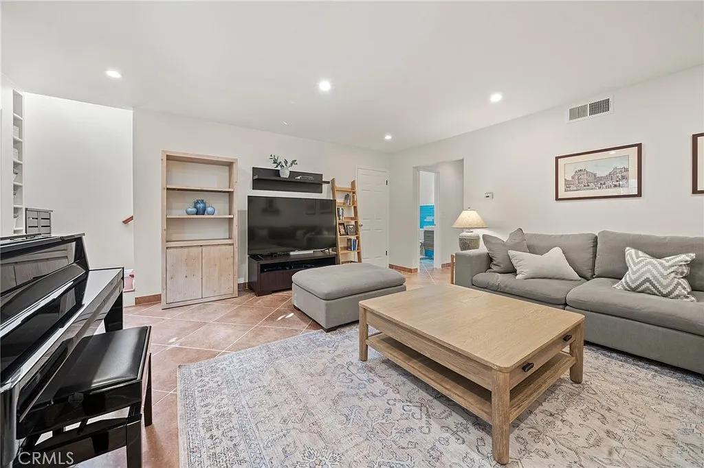 2 bed, 3.0 bath, 1445 sqft, $4,995 — Photo 2