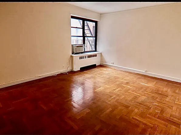 208 East 28th Street image 19 of 28