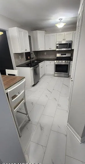 101 Hyacinth Ln — Photo 4