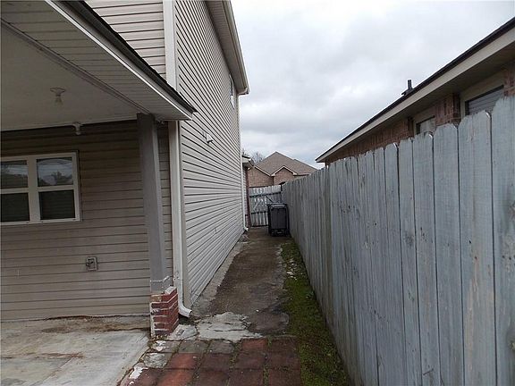 3rd image of 536 Fall River Dr