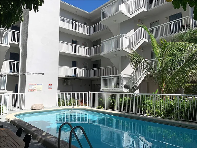 130 Mendoza Ave #33 — Photo 19