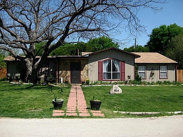 1st image of 804 Driftwood Dr