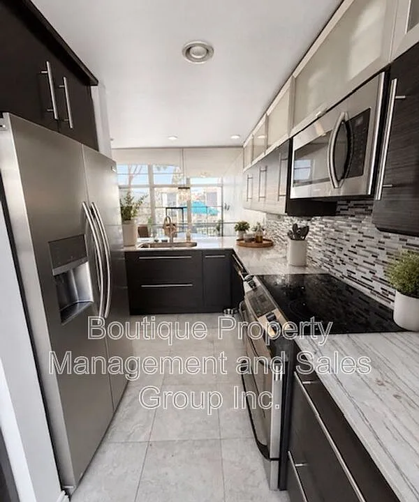 7334 Marina Pacifica Dr N