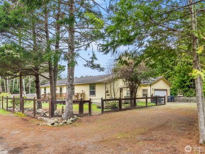 39 Paradise Lane, Pacific Beach, WA, 98571