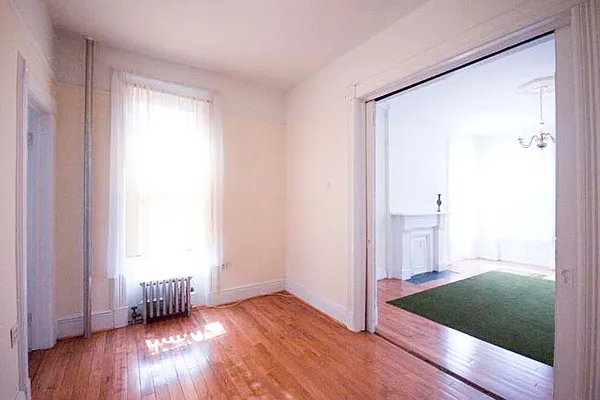 Rented by Ronda Savoy Realty | media 18