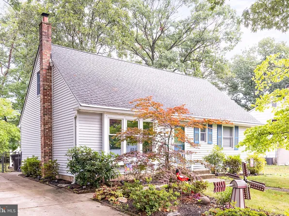 31 Henry St, Riverside, NJ 08075