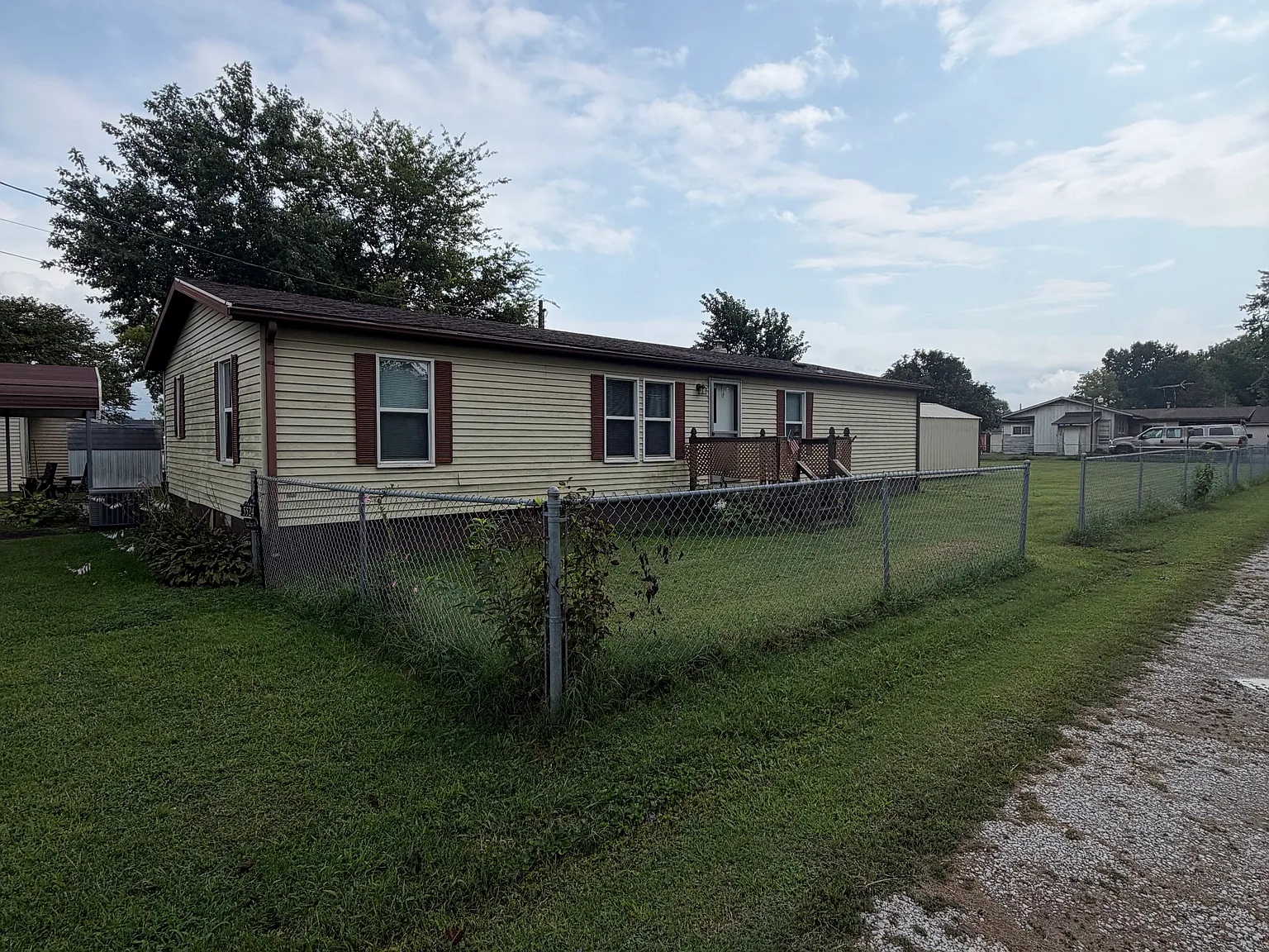 3 bed, 1200 sqft, $1,295 — Photo 1