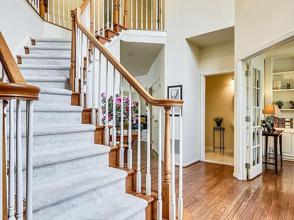 5th image of 3811 Hunt Manor Dr