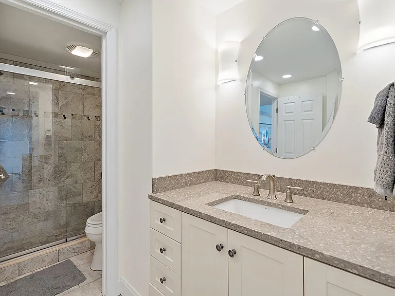 225 Beach Rd #401 — Photo 19