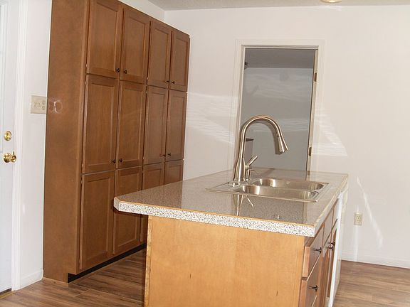5th image of 513 N 2nd St