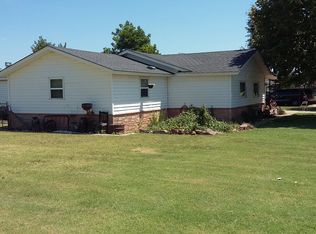208 N College St, Granite, OK 73547
