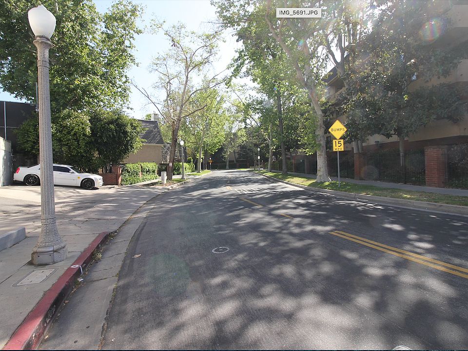 1st image of 5920 Melrose Ave