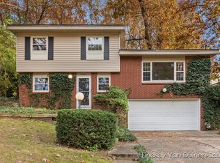 2246 Holliday Dr SW, Wyoming, MI 49519