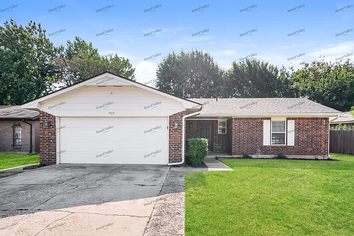 723 Garden Grv