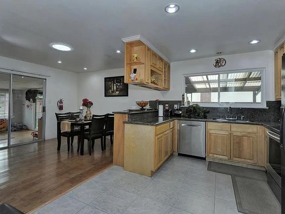 5th image of 34270 Whitehead Ln