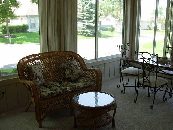 3rd image of 292 Villa Oaks Ln