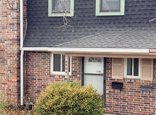 8904 Pflumm Rd, Lenexa, KS 66215