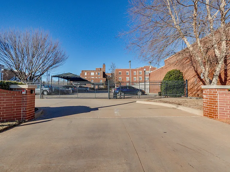 1209 N Harvey Ave #102 — Photo 30