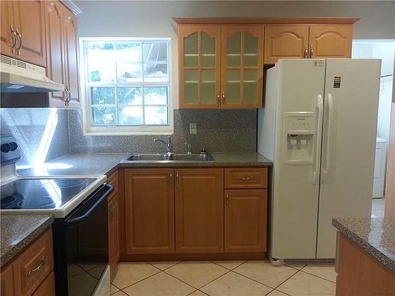 4th image of 1270 NW 189th Ter