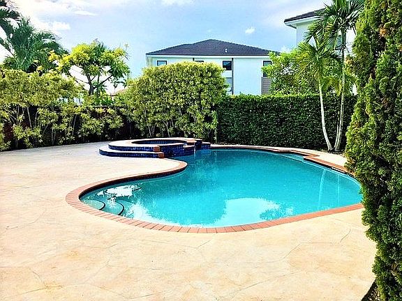 Jacuzzi & Pool 