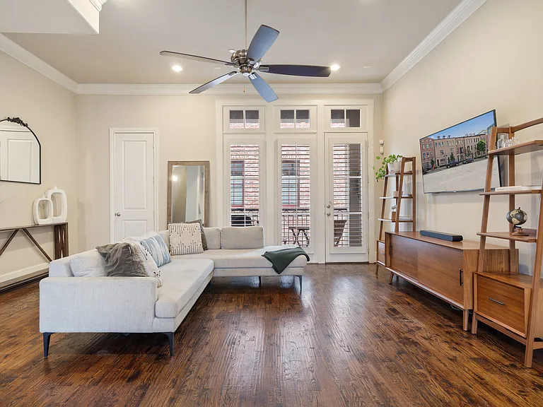 675 S Cesar Chavez Blvd — Photo 1