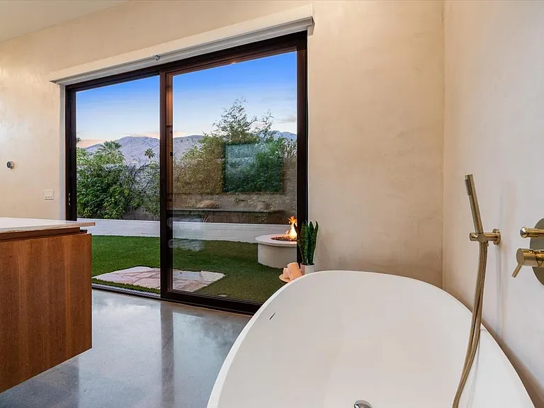524 E Miraleste Ct — Photo 8