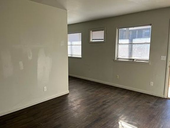 3rd image of 1108 N Duck St #17