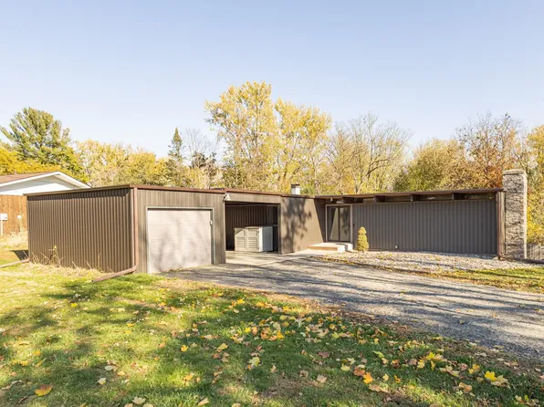 1155 Perry Dr, Platteville, WI 53818