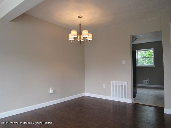 3rd image of 860 Shannon Ct