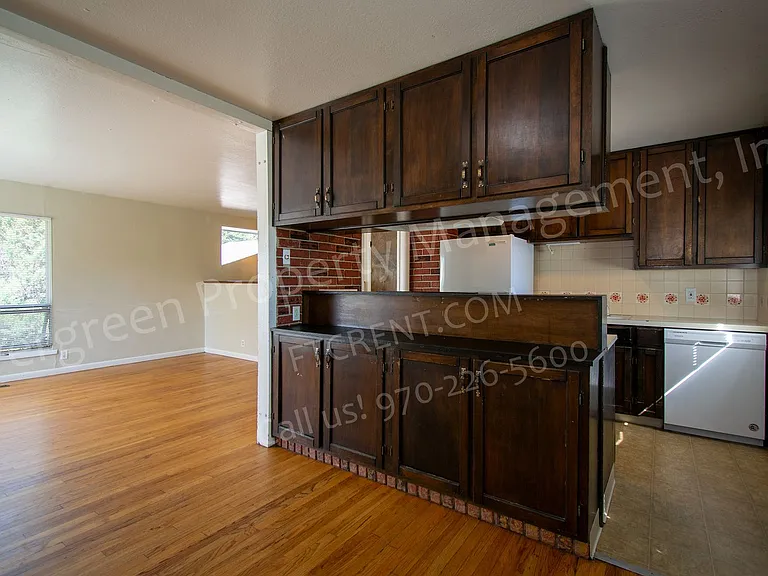 1916 Larkspur Dr — Photo 7
