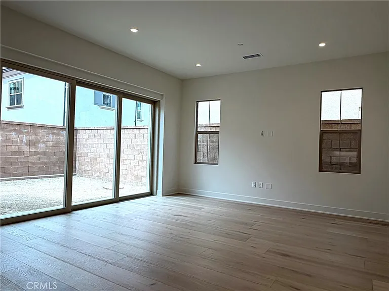 208 Maricopa — Photo 10
