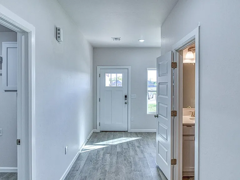 1002 Varenna Ln — Photo 4