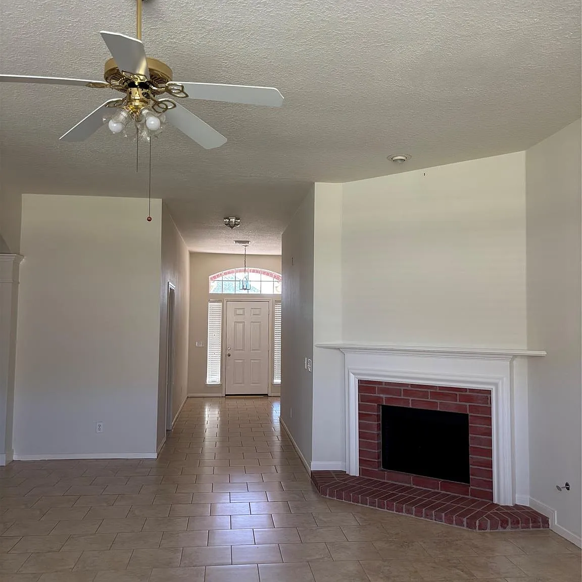 4 bed, 2.0 bath, 2262 sqft, $2,150 — Photo 4