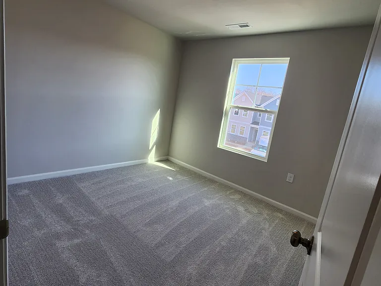 947 Highland Trace Dr — Photo 2
