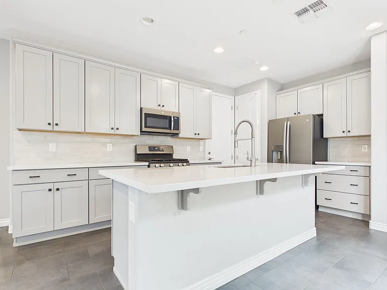7001 E Portland St — Photo 18