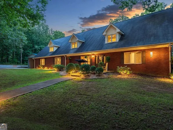 205 High Point Forest Dr, Covington, GA 30016