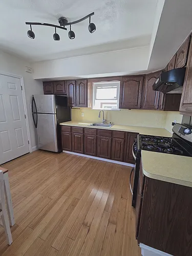 38 Humphrey Ave Photo 1