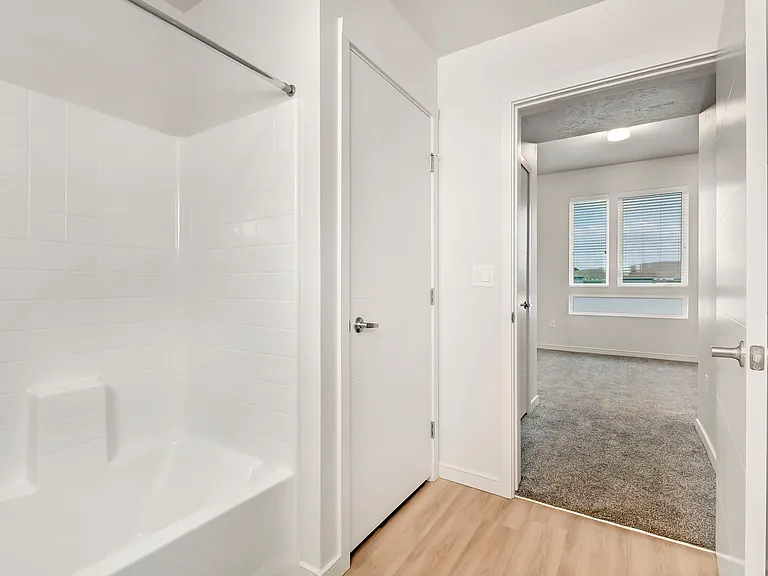 Parkway Apartments — Photo 27