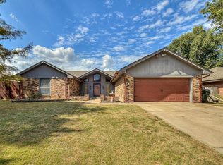 2825 Woodcreek Rd, Midwest City, OK 73110
