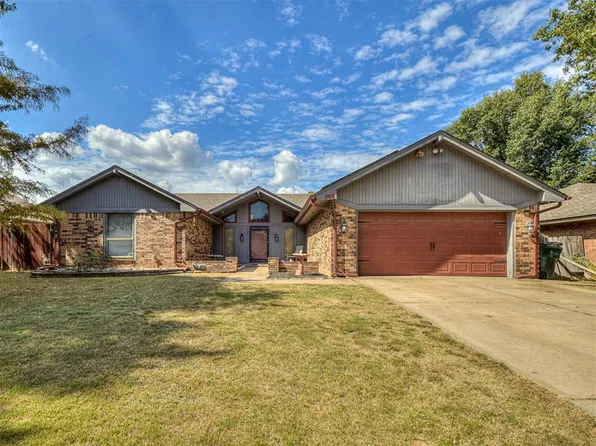 2825 Woodcreek Rd, Midwest City, OK 73110