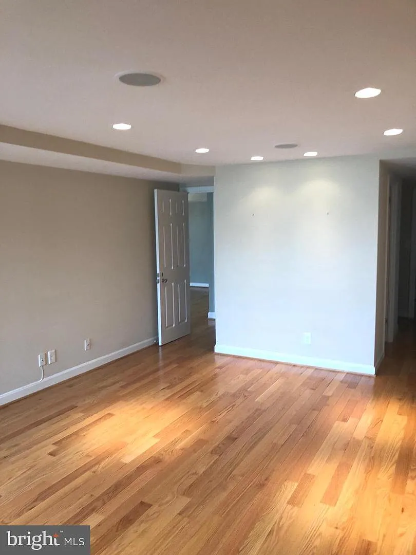 2 bed, 1.5 bath, 1226 sqft, $5,100 — Photo 3